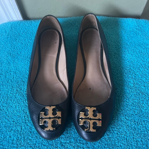 Tory Burch Black Flats with Gold Logo - Picture 1 of 10